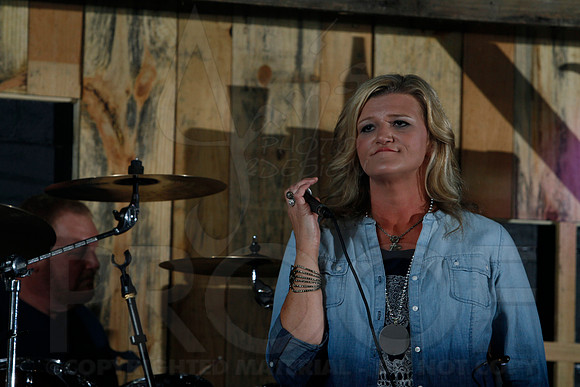 Midnight Hurricanes live at Boogies Bar and Grill 6-14-2014 (© Justin Manning) JWM_0068