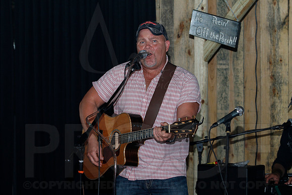 Midnight Hurricanes live at Boogies Bar and Grill 6-14-2014 (© Justin Manning) JWM_0117