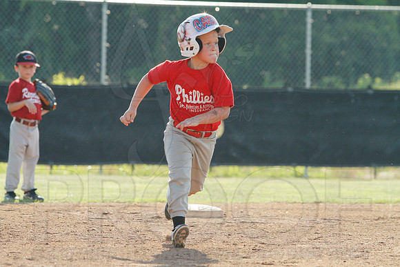 Phillies vs. Razorbacks 5-6 year old baseball 6-3-2014 (© Justin Manning) JWM_0052