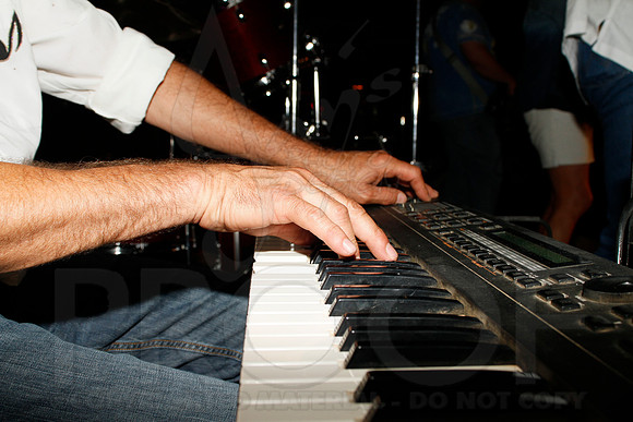 Midnight Hurricanes live at Boogies Bar and Grill 6-15-2014 (© Justin Manning) JWM_0293