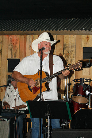 Midnight Hurricanes live at Boogies Bar and Grill 6-15-2014 (© Justin Manning) JWM_0304