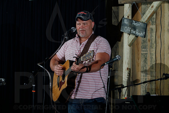 Midnight Hurricanes live at Boogies Bar and Grill 6-14-2014 (© Justin Manning) JWM_0103