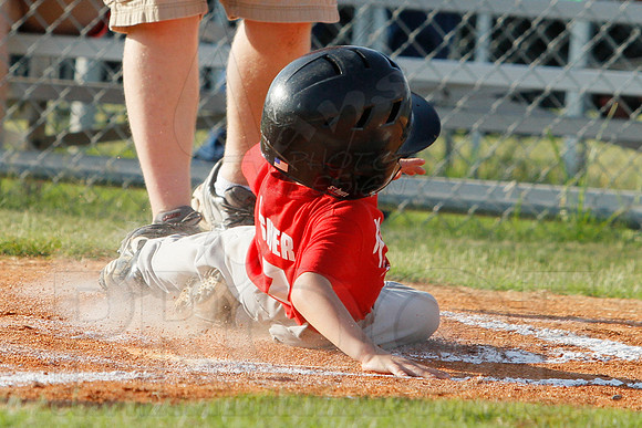 Phillies vs. Razorbacks 5-6 year old baseball 6-3-2014 (© Justin Manning) JWM_0070