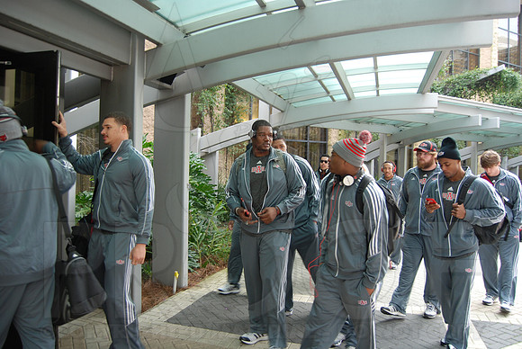 Player welcoming to hotel 1-1-14 (©Justin Manning) (©Justin Manning) JWM_0120