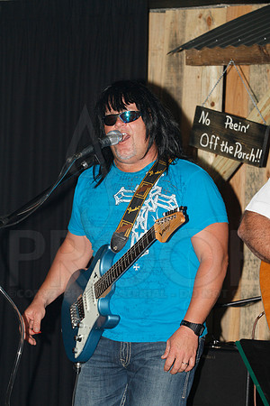 Midnight Hurricanes live at Boogies Bar and Grill 6-15-2014 (© Justin Manning) JWM_0309