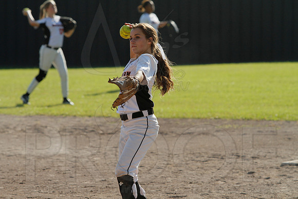 Ouachita @ Malvern Softball 5-6-2014 (© Justin Manning) JWM_0228