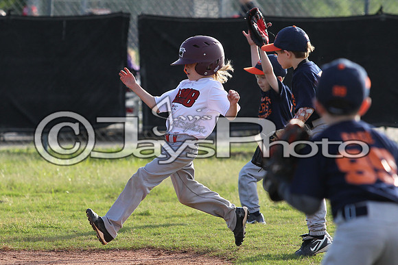 Bomb Squad vs Tigers 6-7 year old (Pitching Machine) 4-27-2015 (©Justin Manning) JWM_0102