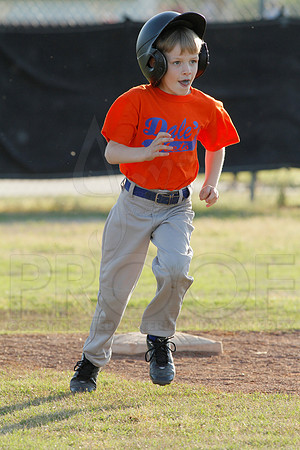 Panthers @ Mets 5-6 year old baseball 4-22-2014 (© Justin Manning) JWM_0179