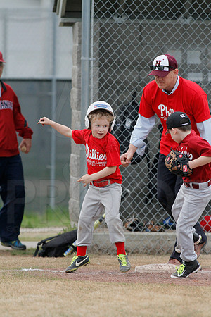 Phillies vs. Razorbacks 5-6 year old baseball 4-3-2014 (© Justin Manning) JWM_0205