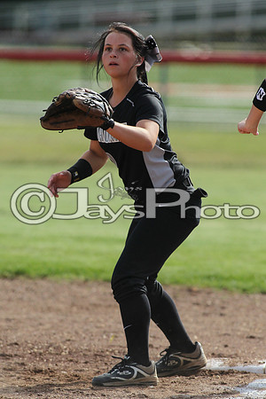 Bauxite @ Harmony Grove softball 4-21-2015 (©Justin Manning) JWM_0116
