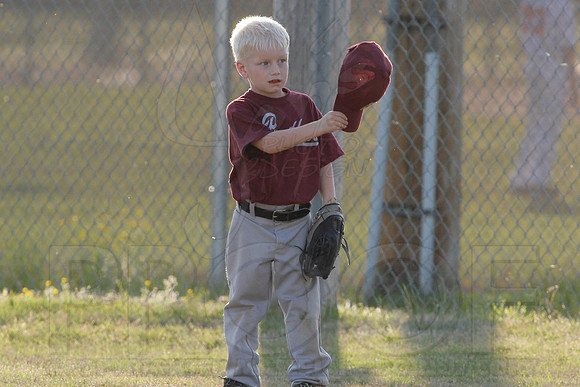 Panthers @ Mets 5-6 year old baseball 4-22-2014 (© Justin Manning) JWM_0175