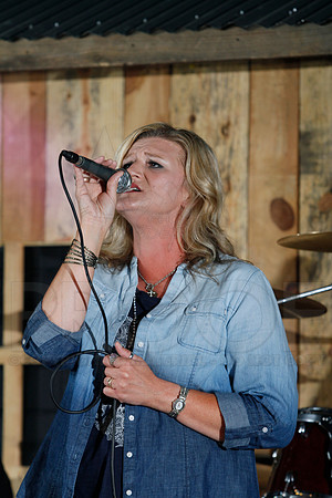 Midnight Hurricanes live at Boogies Bar and Grill 6-14-2014 (© Justin Manning) JWM_0081