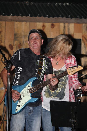 Midnight Hurricanes (Boogies Bar & Grill) 9-13-2014 (©Justin Manning) JWM_098