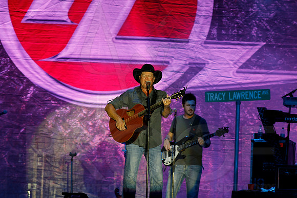 Tracy Lawrence (Brickfest) 6-28-2014 (©Justin Manning) JWM_133
