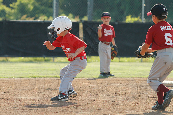 Phillies vs. Razorbacks 5-6 year old baseball 6-3-2014 (© Justin Manning) JWM_0042