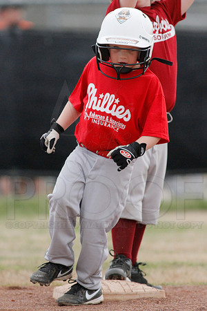 Phillies vs. Razorbacks 5-6 year old baseball 4-3-2014 (© Justin Manning) JWM_0120