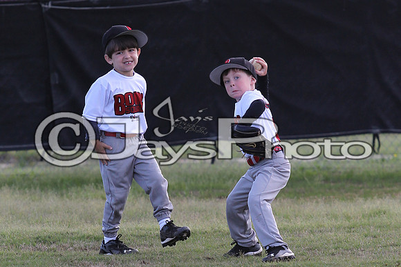 Bomb Squad vs Tigers 6-7 year old (Pitching Machine) 4-27-2015 (©Justin Manning) JWM_0084