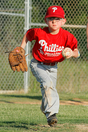 Phillies vs. Razorbacks 5-6 year old baseball 6-3-2014 (© Justin Manning) JWM_0152