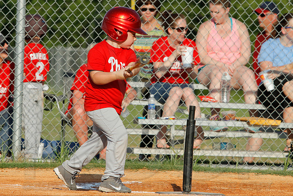 Phillies vs. Razorbacks 5-6 year old baseball 6-3-2014 (© Justin Manning) JWM_0127