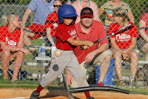 Phillies vs. Razorbacks 5-6 year old baseball 6-3-2014 (© Justin Manning) JWM_0214