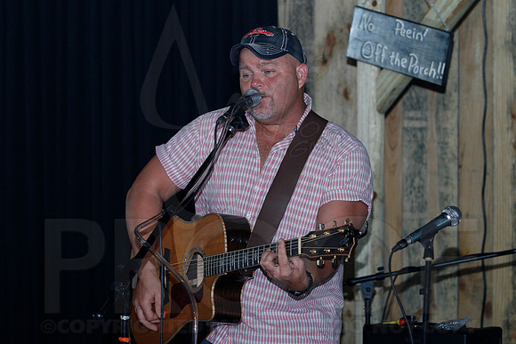 Midnight Hurricanes live at Boogies Bar and Grill 6-14-2014 (© Justin Manning) JWM_0115