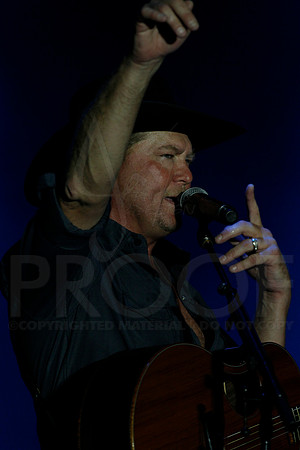 Tracy Lawrence (Brickfest) 6-28-2014 (©Justin Manning) JWM_116