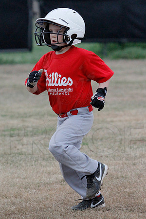 Phillies vs. Razorbacks 5-6 year old baseball 4-3-2014 (© Justin Manning) JWM_0324