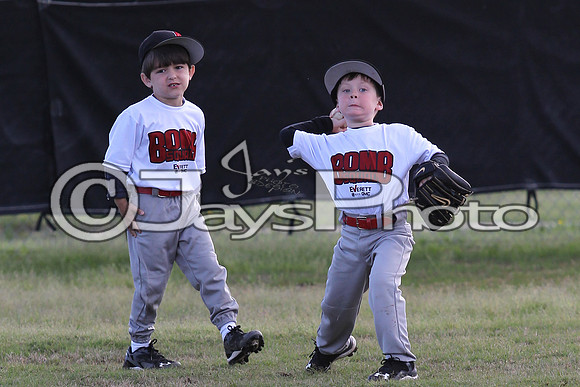Bomb Squad vs Tigers 6-7 year old (Pitching Machine) 4-27-2015 (©Justin Manning) JWM_0085