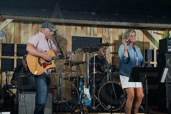 Midnight Hurricanes live at Boogies Bar and Grill 6-14-2014 (© Justin Manning) JWM_0073