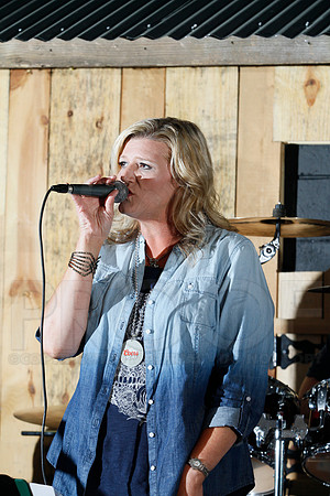 Midnight Hurricanes live at Boogies Bar and Grill 6-14-2014 (© Justin Manning) JWM_0129
