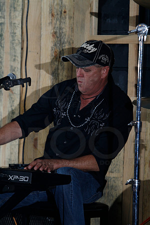 Midnight Hurricanes live at Boogies Bar and Grill 6-14-2014 (© Justin Manning) JWM_0093