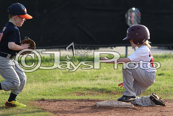 Bomb Squad vs Tigers 6-7 year old (Pitching Machine) 4-27-2015 (©Justin Manning) JWM_0107