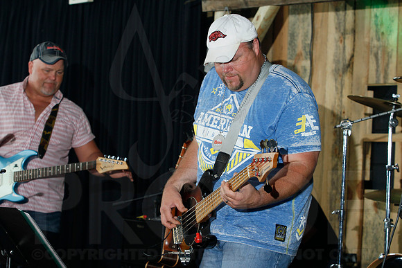 Midnight Hurricanes live at Boogies Bar and Grill 6-14-2014 (© Justin Manning) JWM_0095