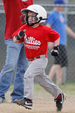 Phillies vs. Razorbacks 5-6 year old baseball 4-3-2014 (© Justin Manning) JWM_0108
