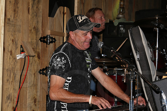 Midnight Hurricanes (Boogies Bar & Grill) 9-13-2014 (©Justin Manning) JWM_134