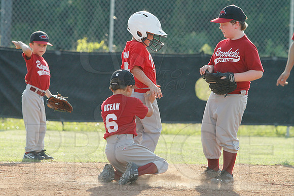 Phillies vs. Razorbacks 5-6 year old baseball 6-3-2014 (© Justin Manning) JWM_0045