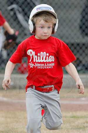 Phillies vs. Razorbacks 5-6 year old baseball 4-3-2014 (© Justin Manning) JWM_0225
