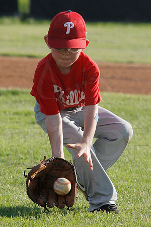 Phillies vs. Razorbacks 5-6 year old baseball 6-3-2014 (© Justin Manning) JWM_0013