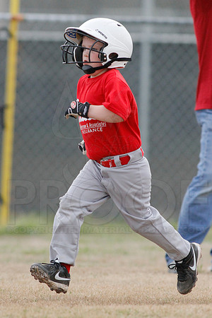 Phillies vs. Razorbacks 5-6 year old baseball 4-3-2014 (© Justin Manning) JWM_0109