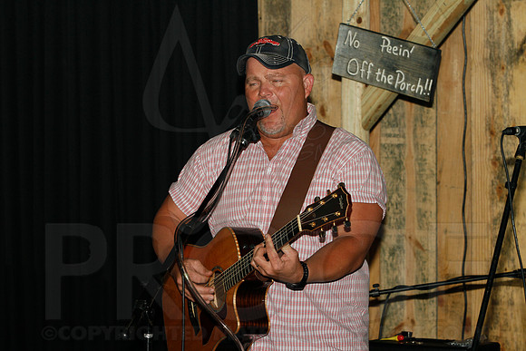 Midnight Hurricanes live at Boogies Bar and Grill 6-15-2014 (© Justin Manning) JWM_0185