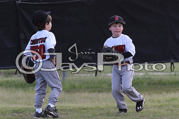 Bomb Squad vs Tigers 6-7 year old (Pitching Machine) 4-27-2015 (©Justin Manning) JWM_0080