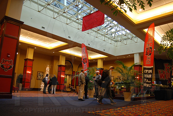 Player welcoming to hotel 1-1-14 (©Justin Manning) (©Justin Manning) JWM_0141