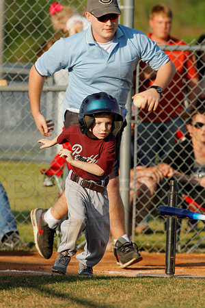 Panthers @ Mets 5-6 year old baseball 4-22-2014 (© Justin Manning) JWM_0142