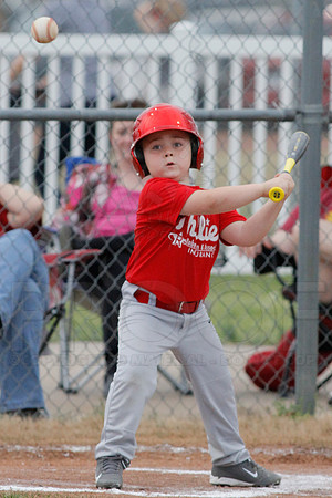 Phillies vs. Razorbacks 5-6 year old baseball 4-3-2014 (© Justin Manning) JWM_0252