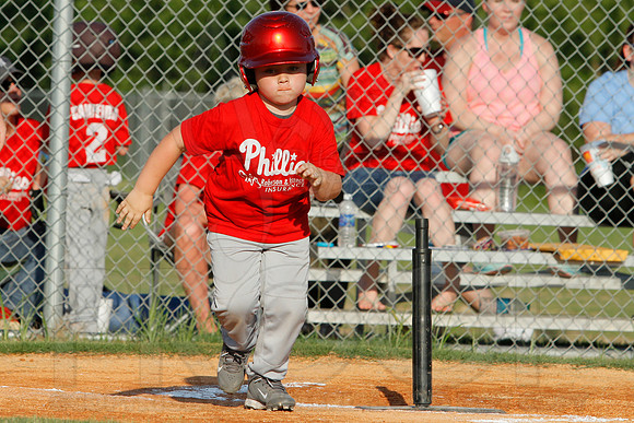 Phillies vs. Razorbacks 5-6 year old baseball 6-3-2014 (© Justin Manning) JWM_0131