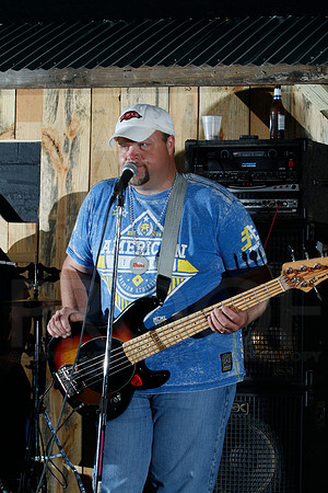 Midnight Hurricanes live at Boogies Bar and Grill 6-14-2014 (© Justin Manning) JWM_0053