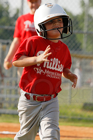 Phillies vs. Razorbacks 5-6 year old baseball 6-3-2014 (© Justin Manning) JWM_0051
