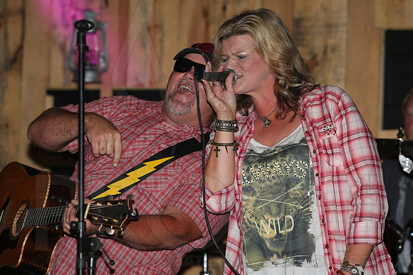 Midnight Hurricanes (Boogies Bar & Grill) 9-13-2014 (©Justin Manning) JWM_075