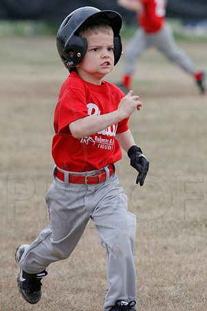 Phillies vs. Razorbacks 5-6 year old baseball 4-3-2014 (© Justin Manning) JWM_0009