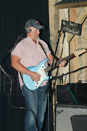 Midnight Hurricanes live at Boogies Bar and Grill 6-15-2014 (© Justin Manning) JWM_0232